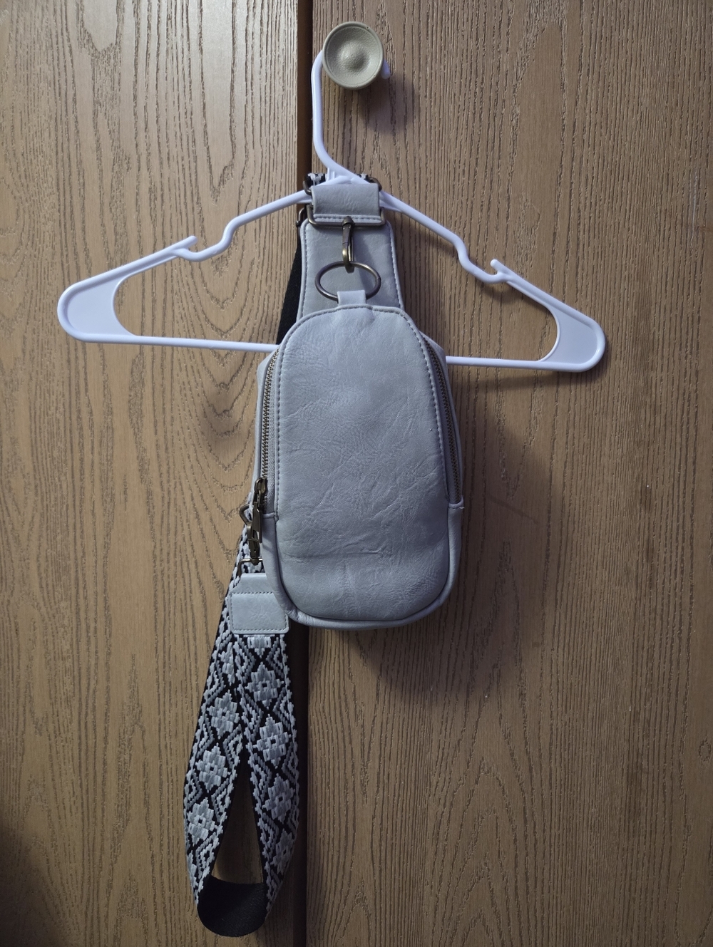 Minimalist Light Gray Leather Crossbody Bag with Patterned Strap
